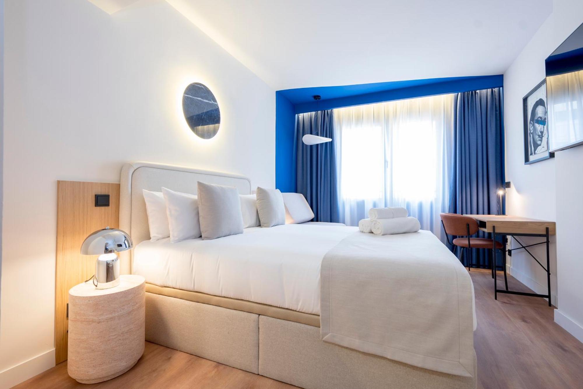 Iconic Aparthotel *